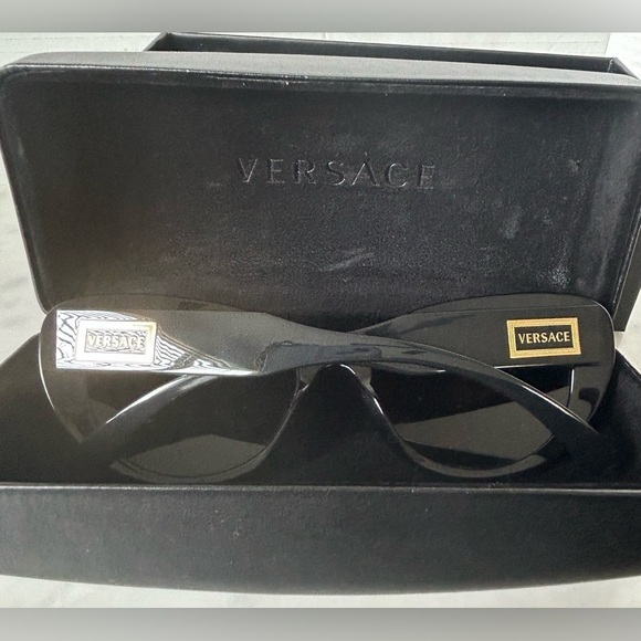 NEW VERSACE BLK CAT EYE, GOLD HARDWARE, ORIGINAL BOX, BOOKLET, MICROFIBER CLOTH - Picture 9 of 10